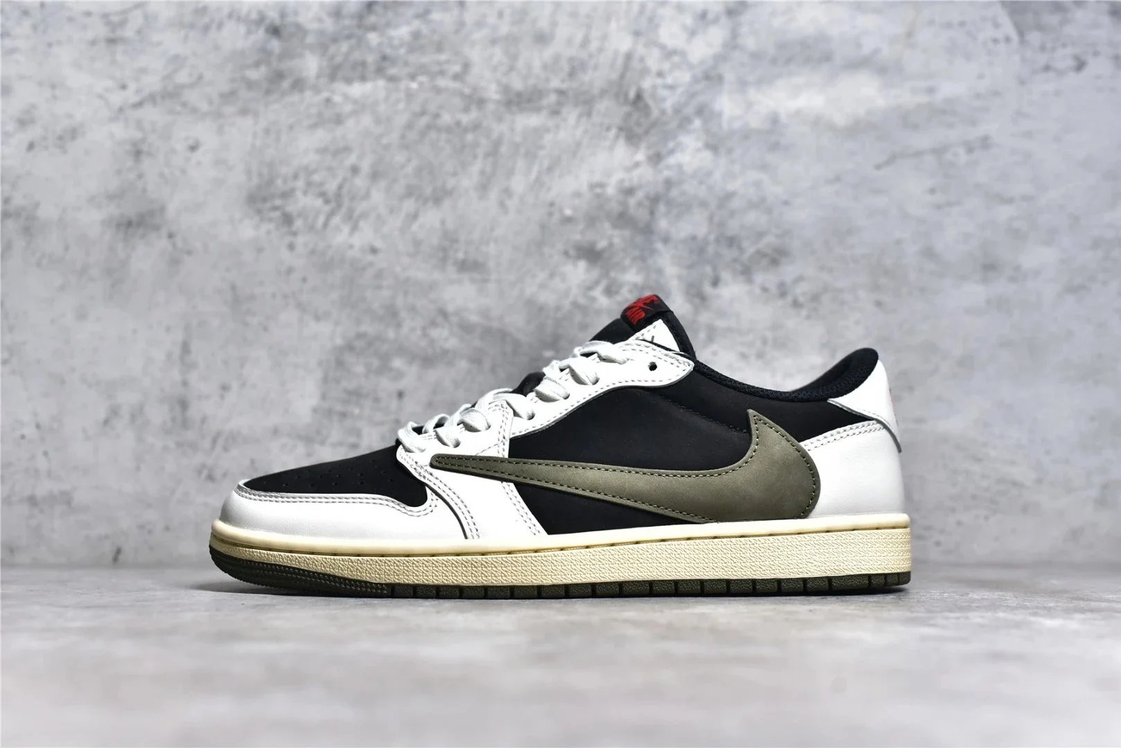 Low-Top Reverse Swoosh Sneakers with Contrast Paneling