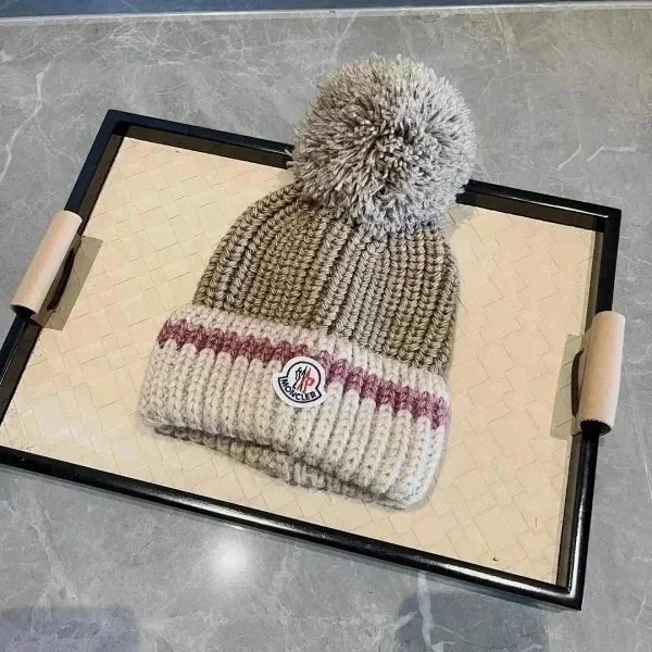 Moncler Strickmütze mit Logo-Aufnäher und Umschlag