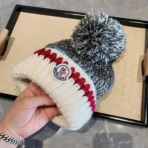 Moncler 翻边针织帽配标志贴布