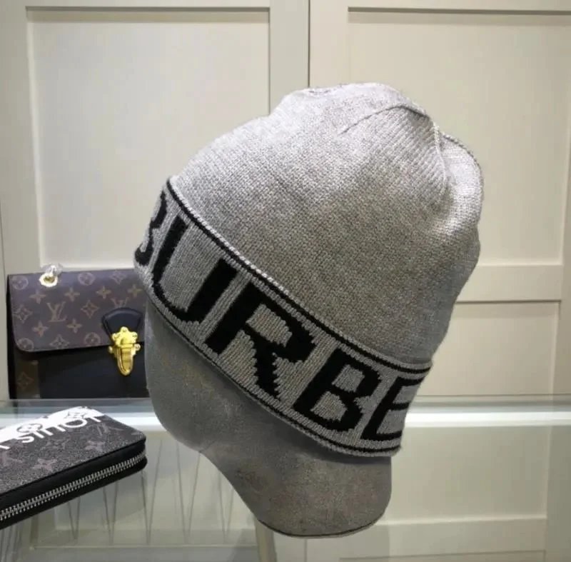 Burberry Strickmütze mit Umschlag und Logo