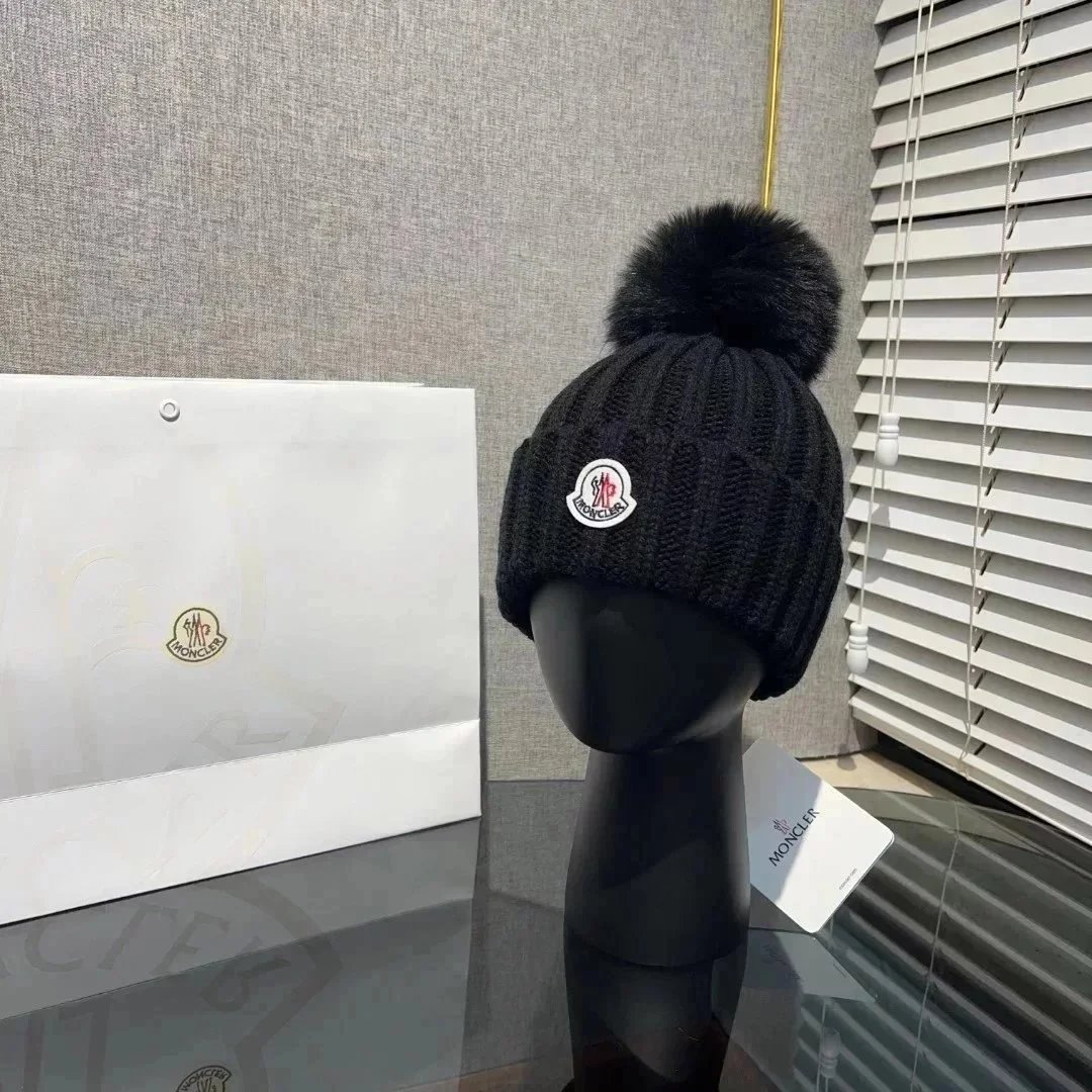 Moncler Strickmütze mit Umschlag und Logo-Aufnäher