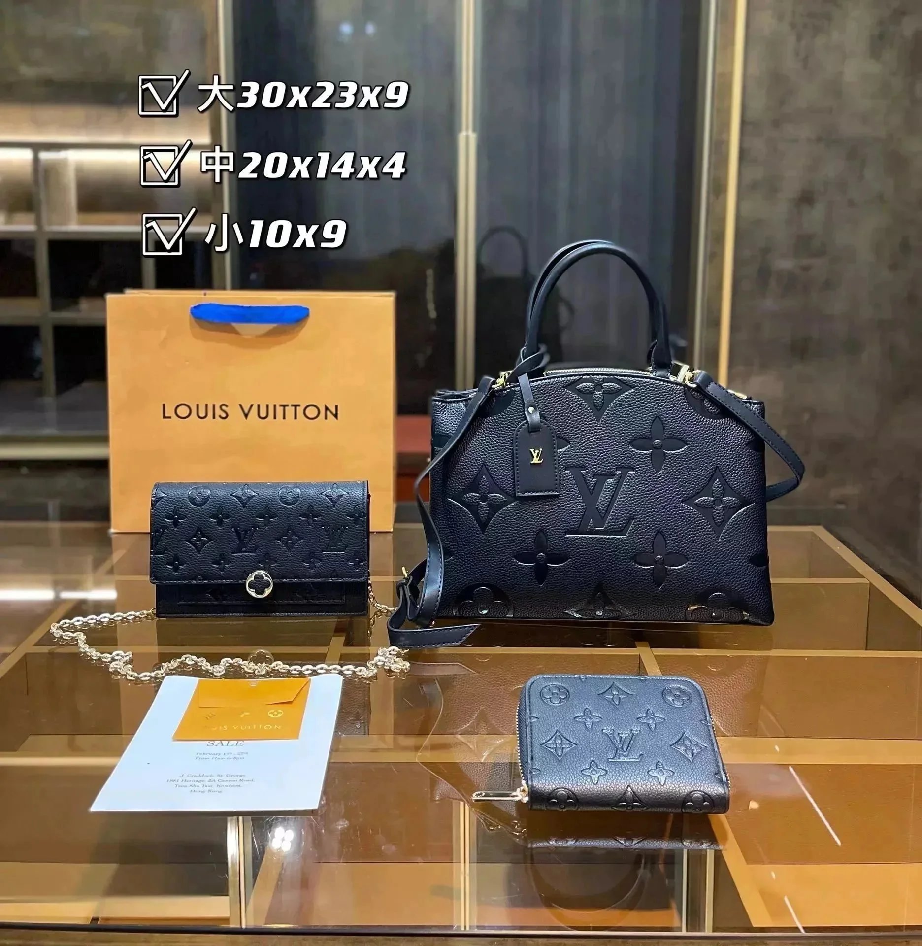 تشكيلة حقائب ومحافظ متناسقة بنقشة مونوغرام من Louis Vuitton