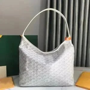 مجموعة حقائب ومحافظ وحافظات بطاقات Goyard بنقشة هندسية