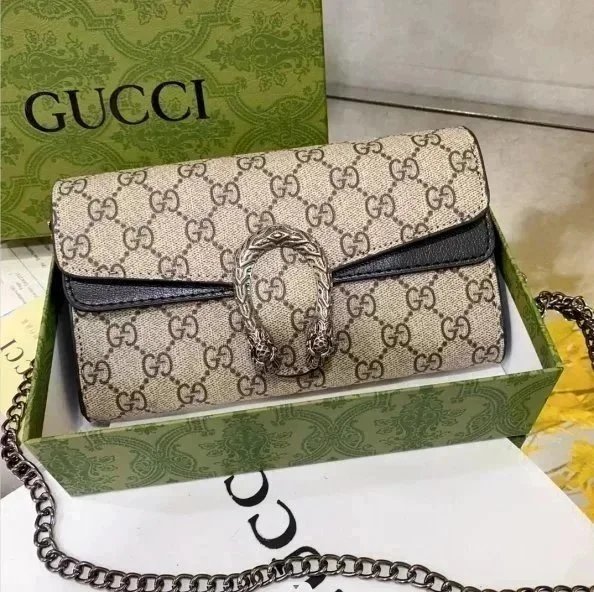 Borse a spalla Gucci con monogramma e trapuntate con catena