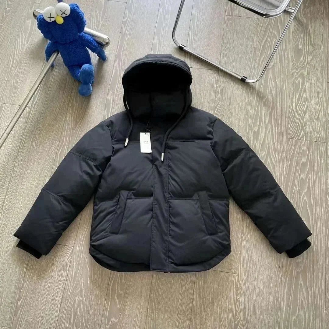 Chaqueta acolchada con capucha y parche de AMI Paris