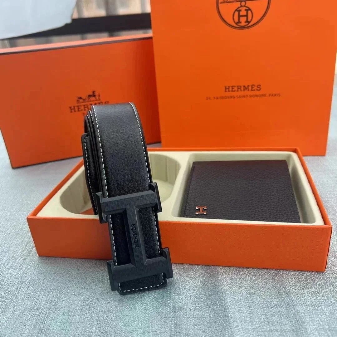 Cofanetto regalo con cintura e portafoglio bifold con fibbia logo
