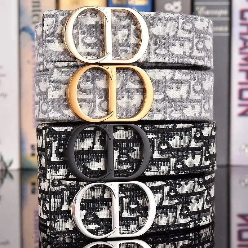 Pasek Dior z Wzorem Oblique i Metaliczną Klamrą