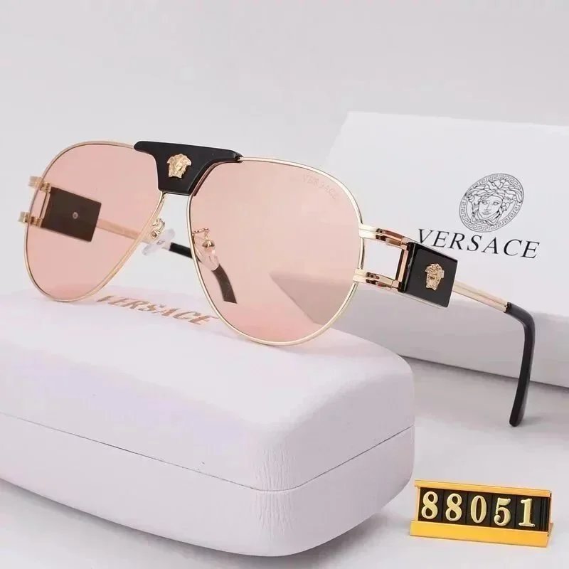 Versace Sonnenbrillen und Brillenfassungen mit Medusa-Akzenten