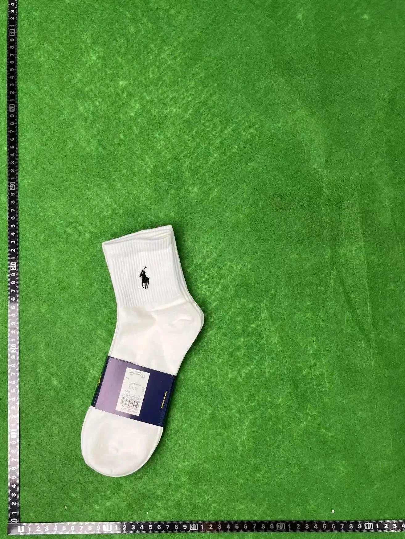 Sélection de chaussettes mi-hautes et socquettes en maille brodées
