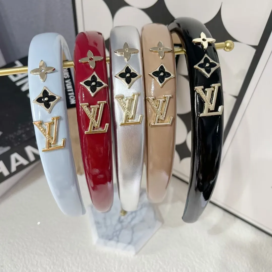Gepolsterter Louis Vuitton Haarreif mit goldfarbenen Verzierungen