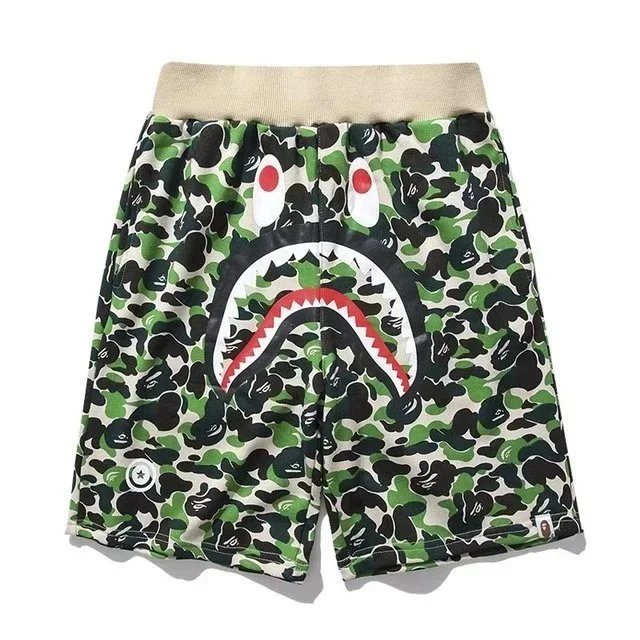BAPE Casual Korte Broek met Camouflage en Haai-Graphic