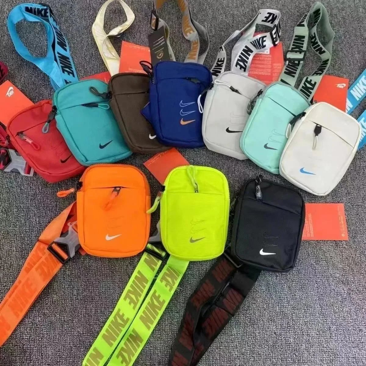 Nike Umhängetaschen und Sport-Duffelbeutel