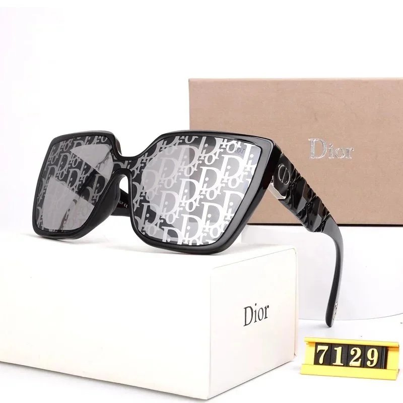 Dior Sonnenbrillen mit Oversize-, Butterfly- und eckigen Fassungen