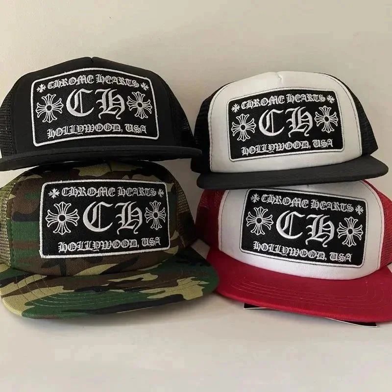 Czapki z daszkiem i truckerki Chrome Hearts z haftami