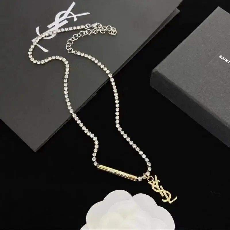 Tennis-Halskette mit YSL-Monogramm-Anhänger und Zylinderelement