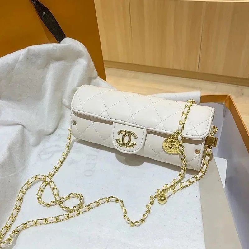 Pikowana torebka crossbody w kształcie tuby z łańcuszkiem