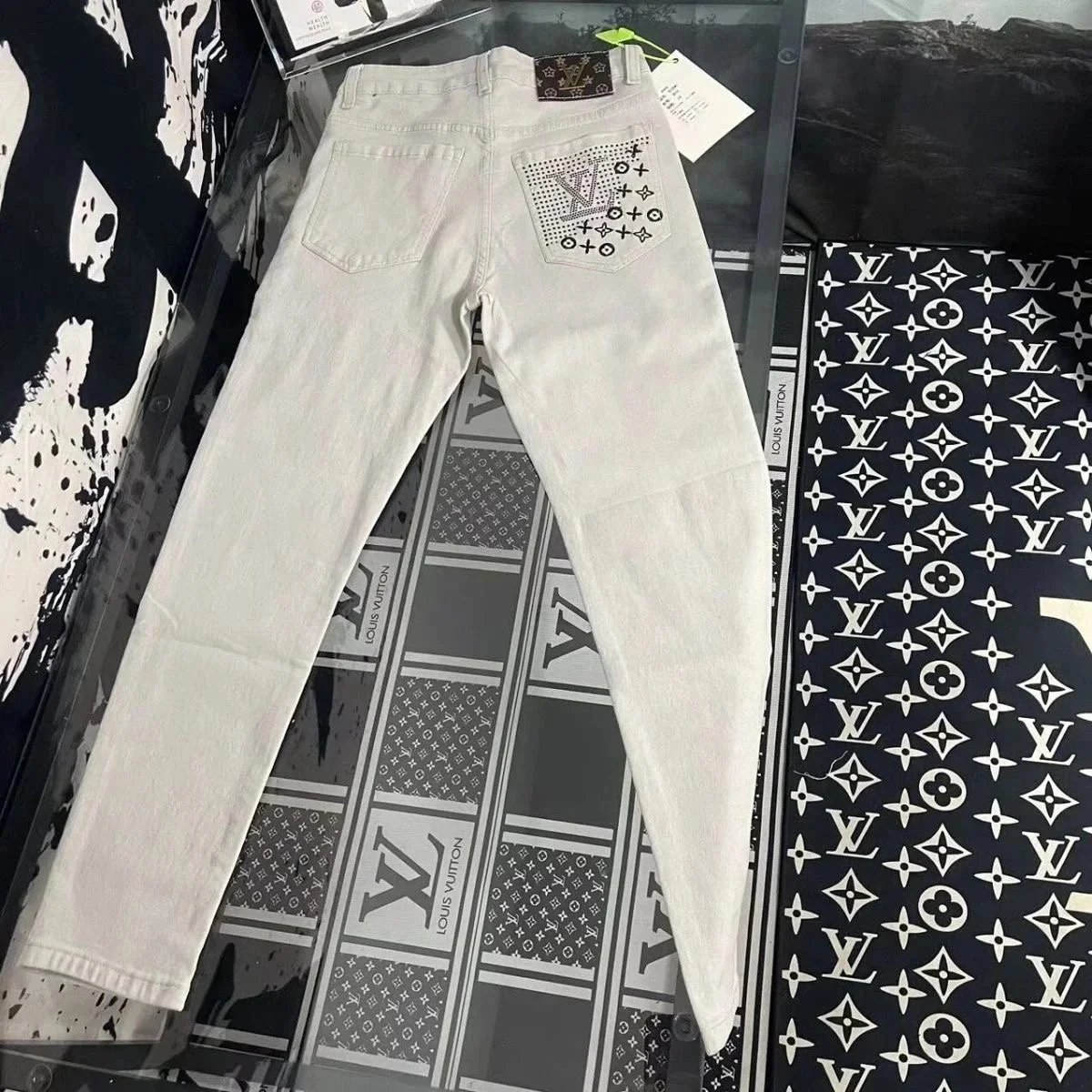 Louis Vuitton Lichte Jeans met Versierde Achterzak