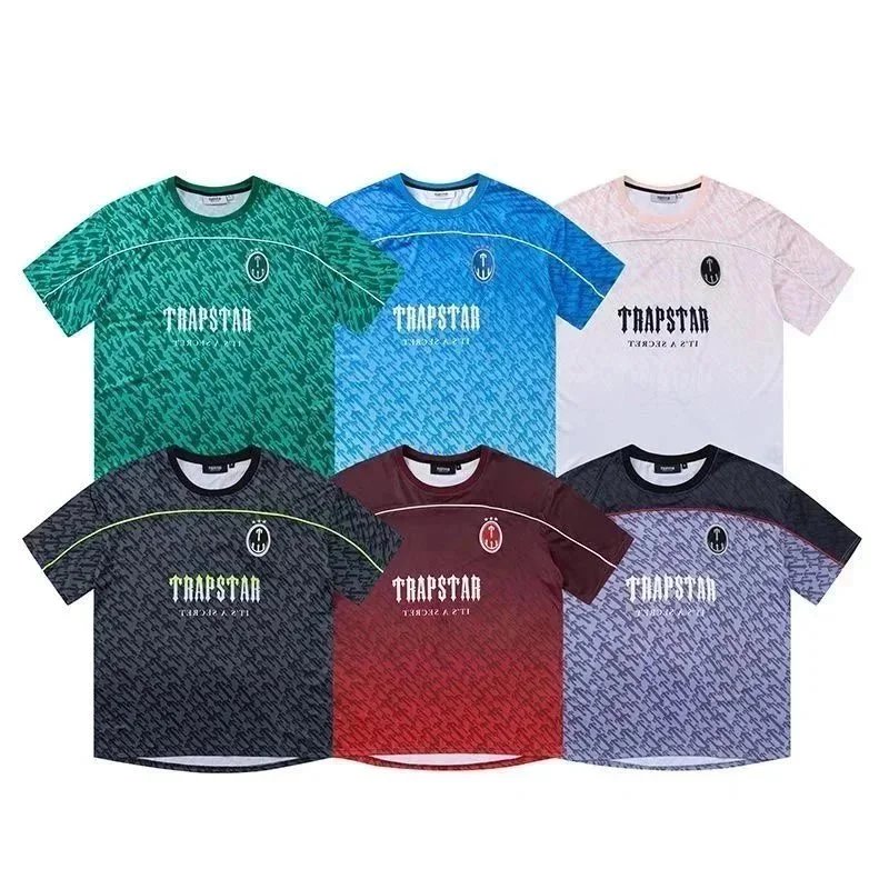 Kurzarm-T-Shirts mit Grafikprint und Trikot-Design