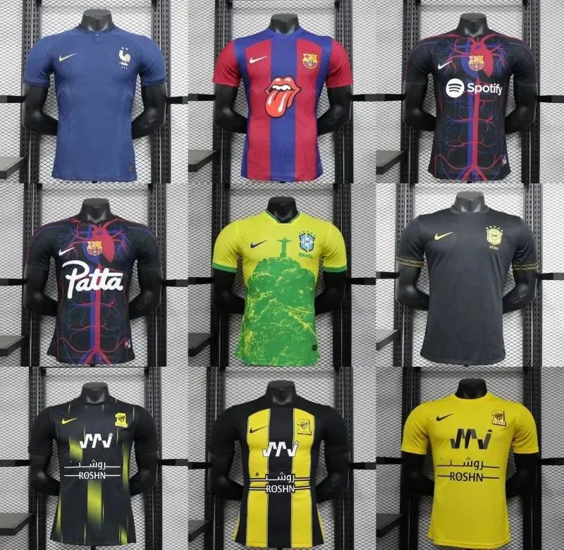 Short-Sleeve Football Jersey with Team Crests and Graphic Motifs