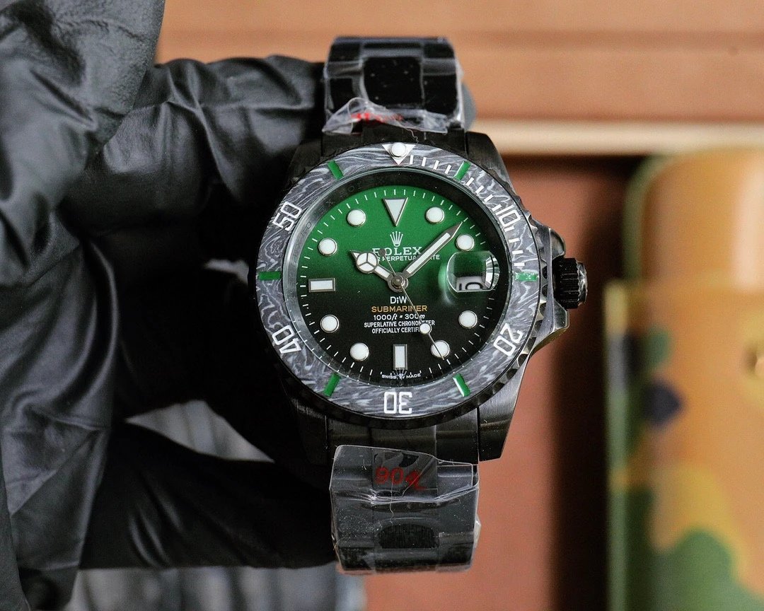 Zegarek w stylu nurkowym Submariner DiW z wzorzystym bezelem