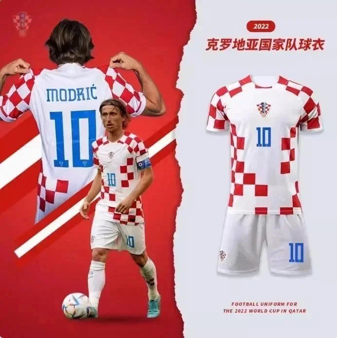 Chorvatské fotbalové dresy se šachovnicí a jmény hráčů
