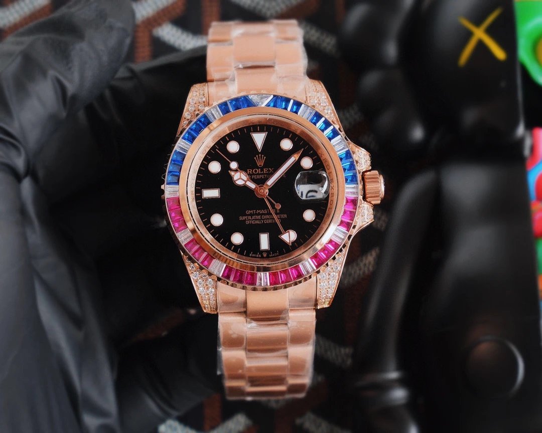 Zegarek Rolex GMT-Master II w Odcieniu Różowego Złota z Wysadzanym Bezelem