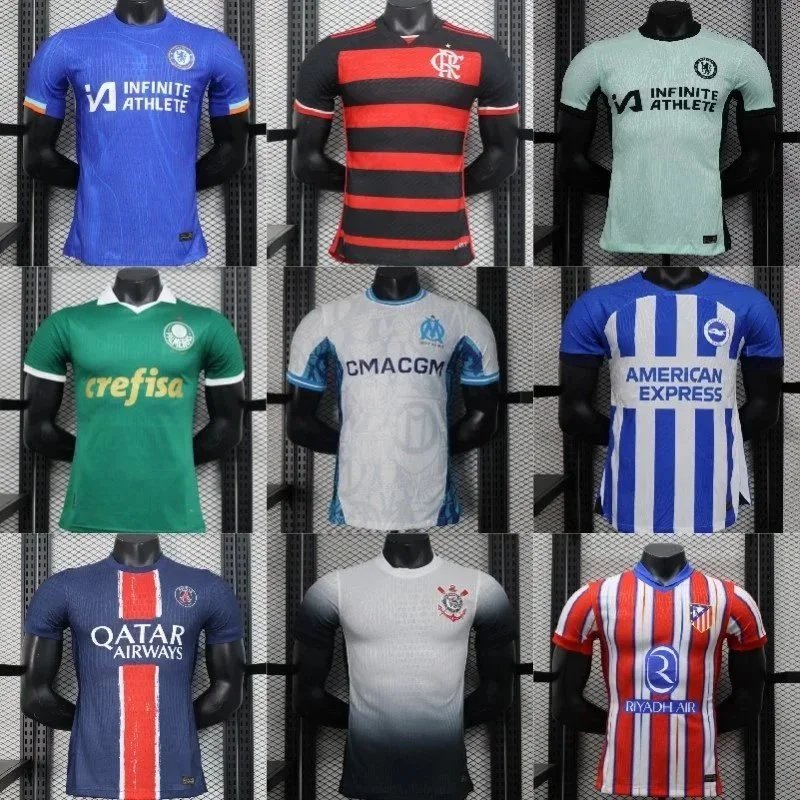 Camisa de futebol de manga curta com escudo estampado do clube
