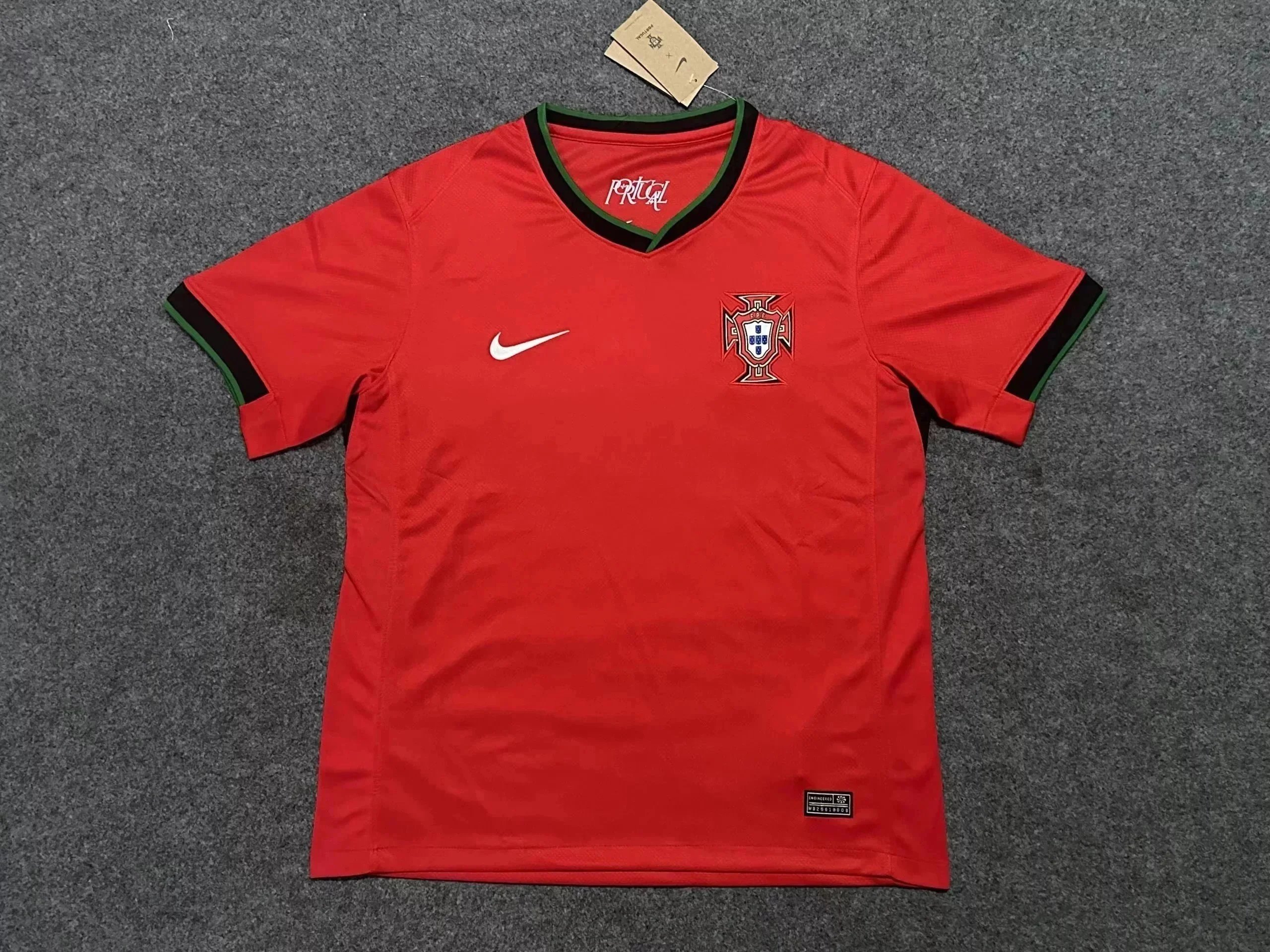 Camisa de futebol manga curta com estampas de clubes e seleções