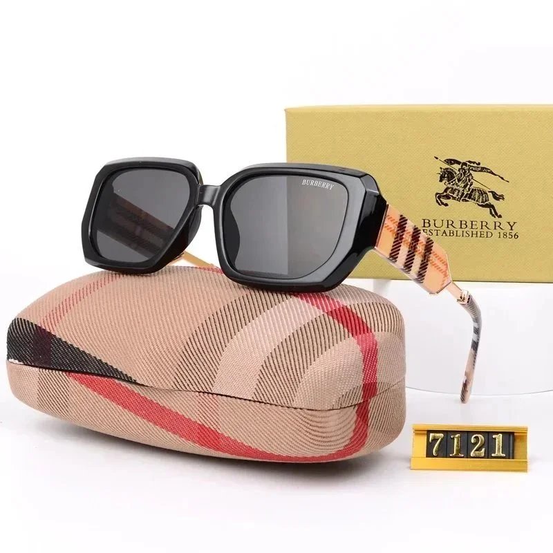 Burberry Sonnenbrillen mit markanten Bügeln