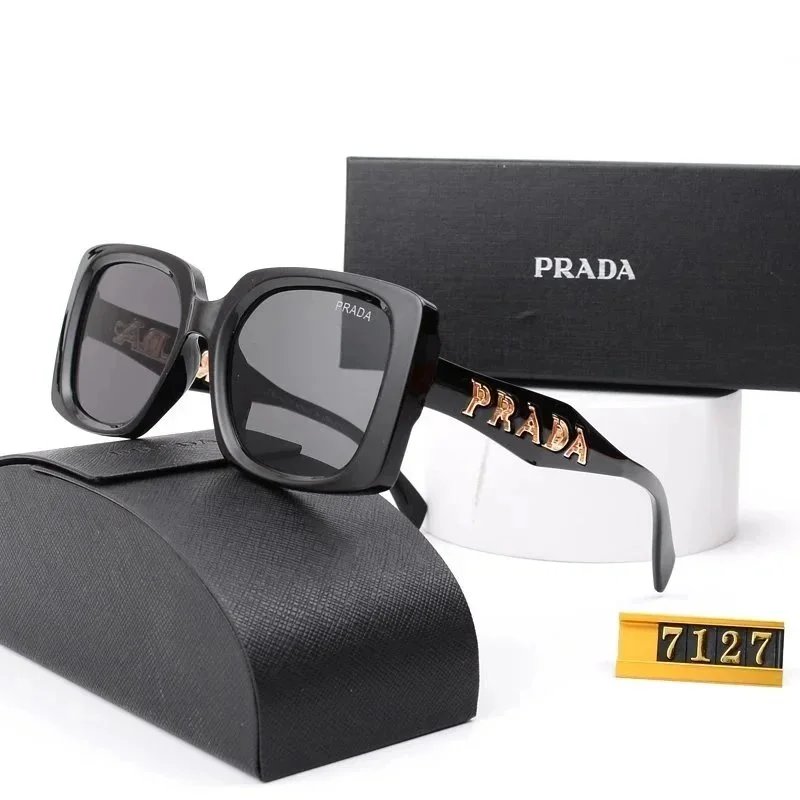 Gafas de sol Prada en modelos cuadrados, geométricos y de aviador a elegir