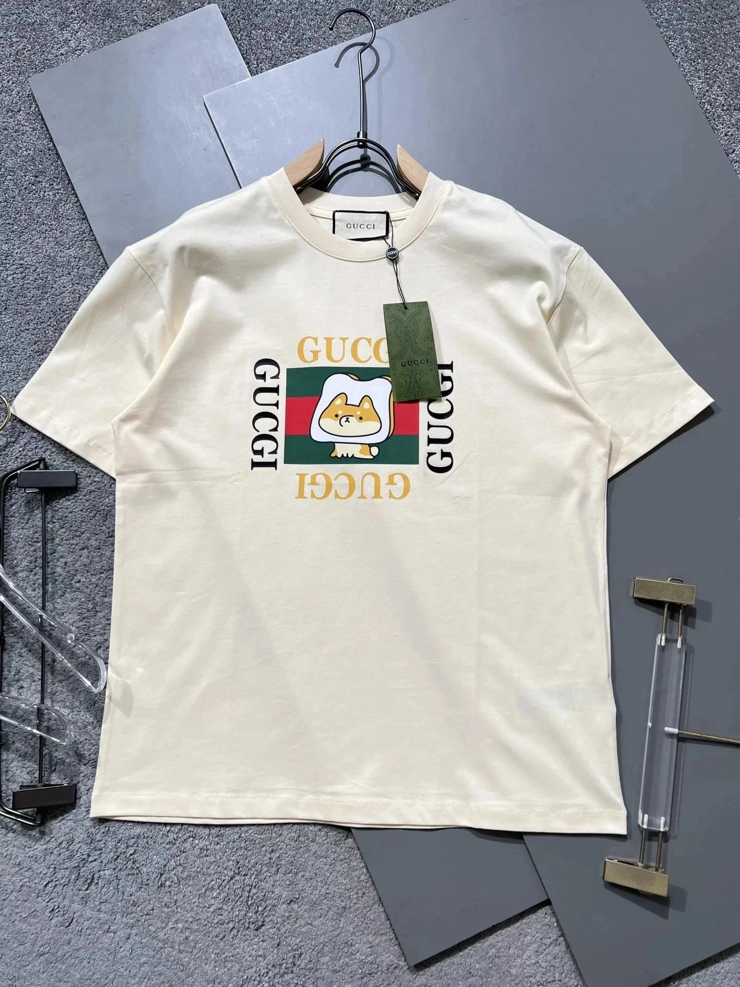 Camiseta de Manga Corta con Cuello Redondo y Estampado Gucci