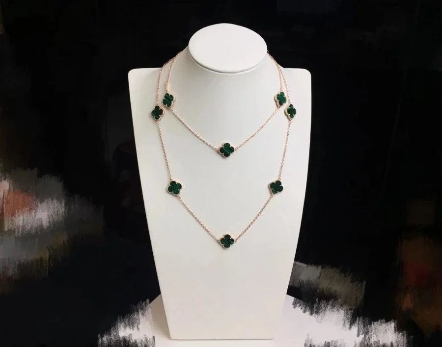Collares Van Cleef & Arpels con motivos de trébol y flores