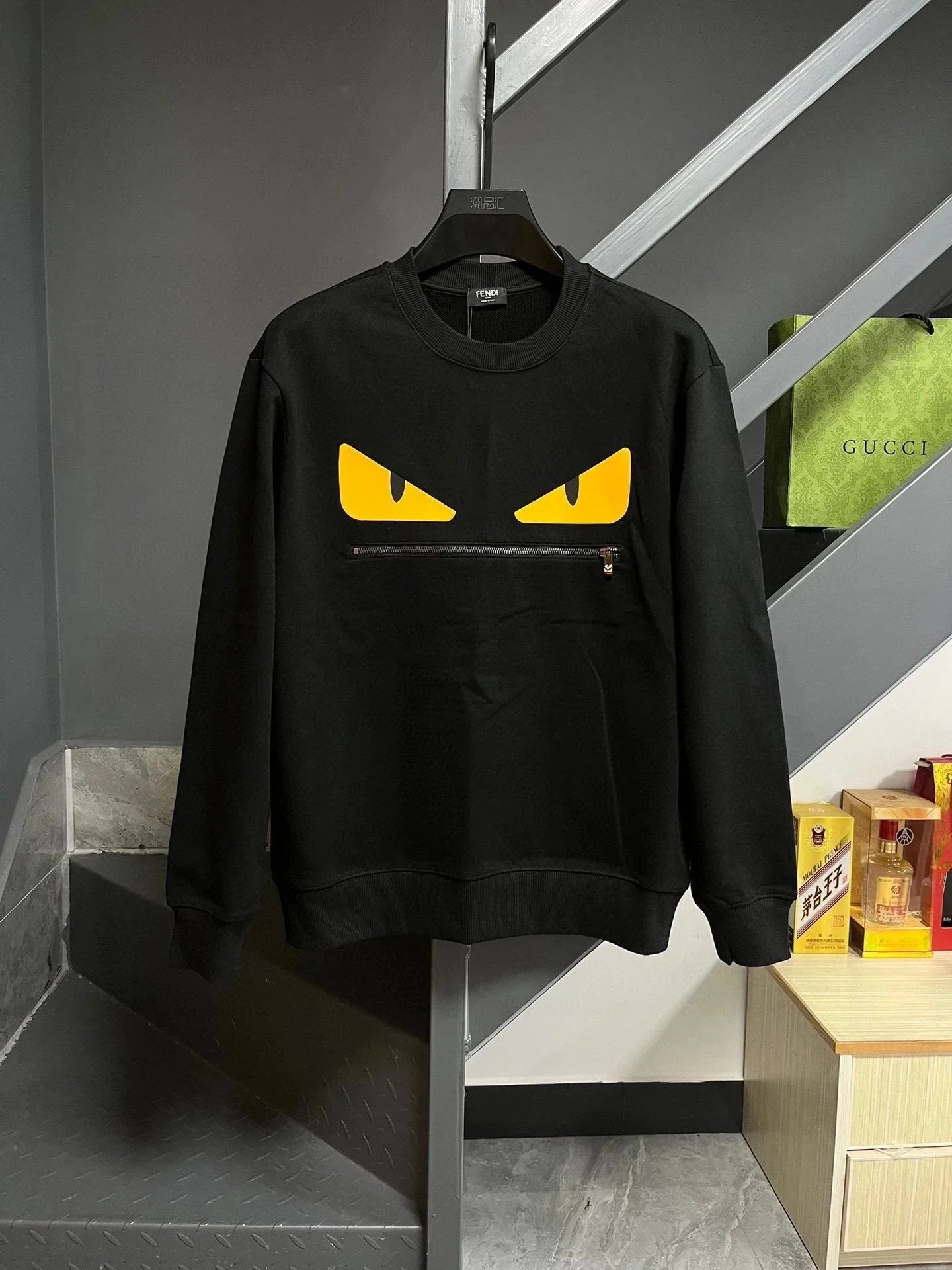 Collezione di Felpe Girocollo e con Cappuccio Grafiche