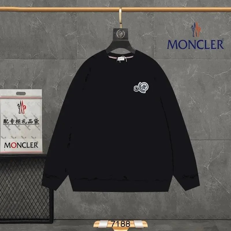 Moncler 圆领长袖卫衣，多款胸前徽标与图形设计