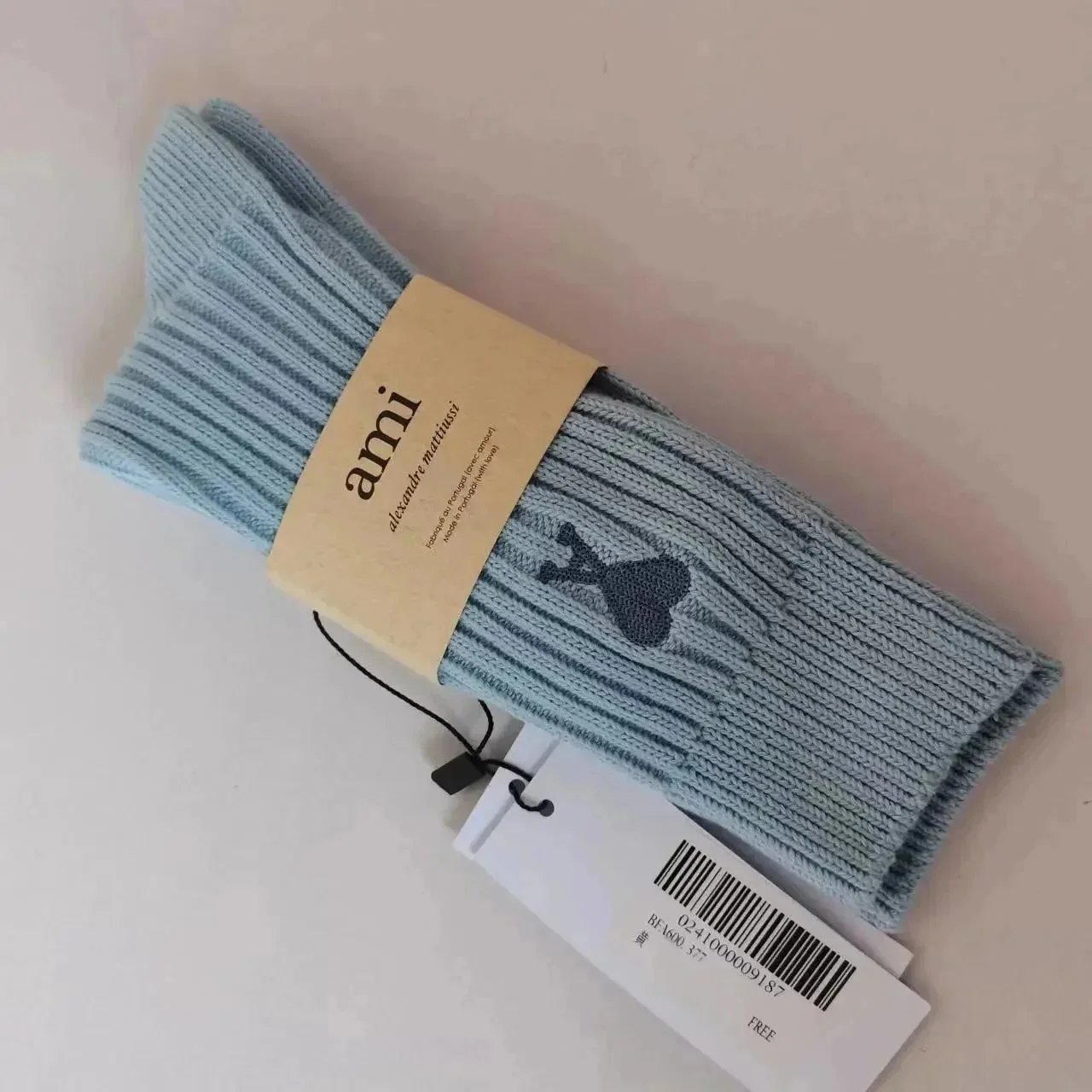 Chaussettes hautes côtelées AMI Paris à motif cœur, unies et rayées