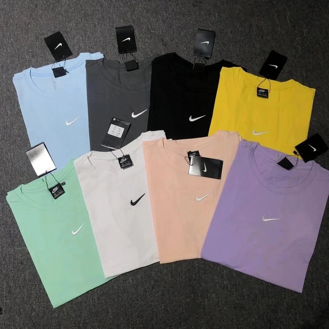 Nike T-Shirt mit Rundhalsausschnitt und Swoosh