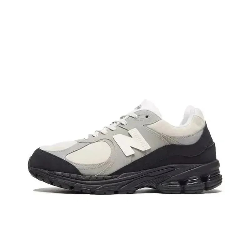 Zapatillas New Balance de caña baja en diseños gris, blanco, verde y rojo