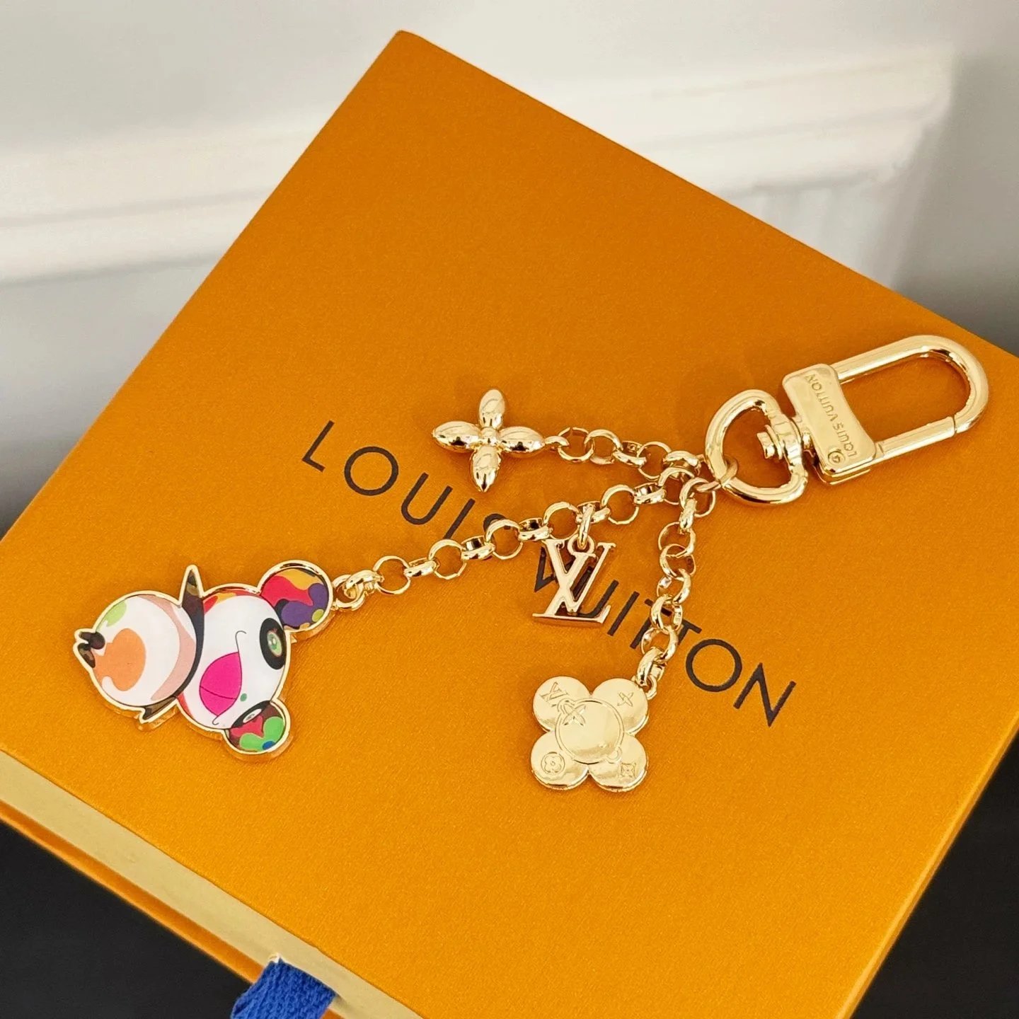 Louis Vuitton Murakami Panda-Bagcharm mit goldfarbener Kette