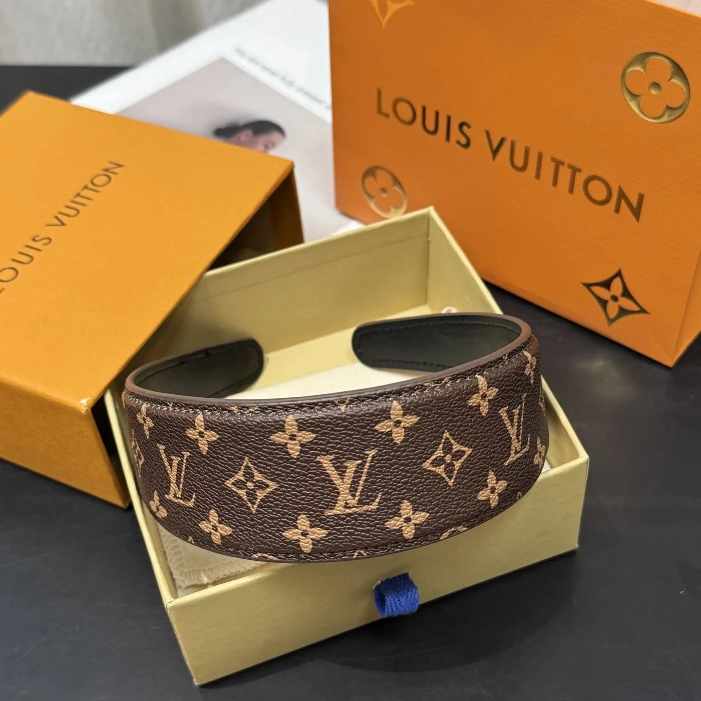Breiter gemusterter Haarreif von Louis Vuitton