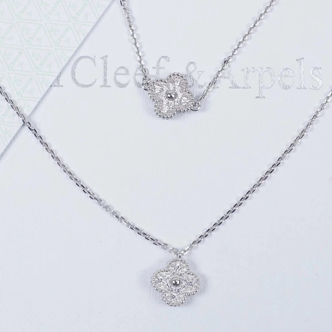 Conjunto de collar y pulsera de trébol de cuatro hojas