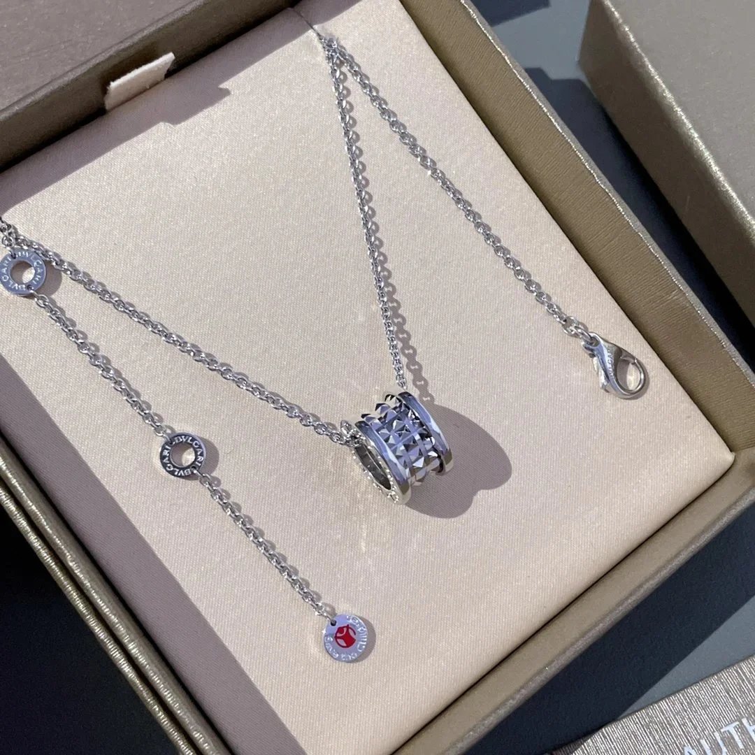 Collana Bulgari Charity Spring con dischetti incisi