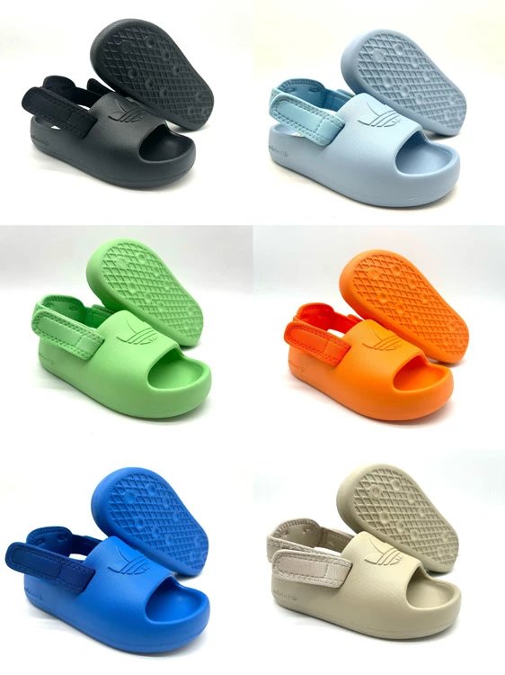 Sandali Adidas Adifom Adilette bambini con cinturino al tallone
