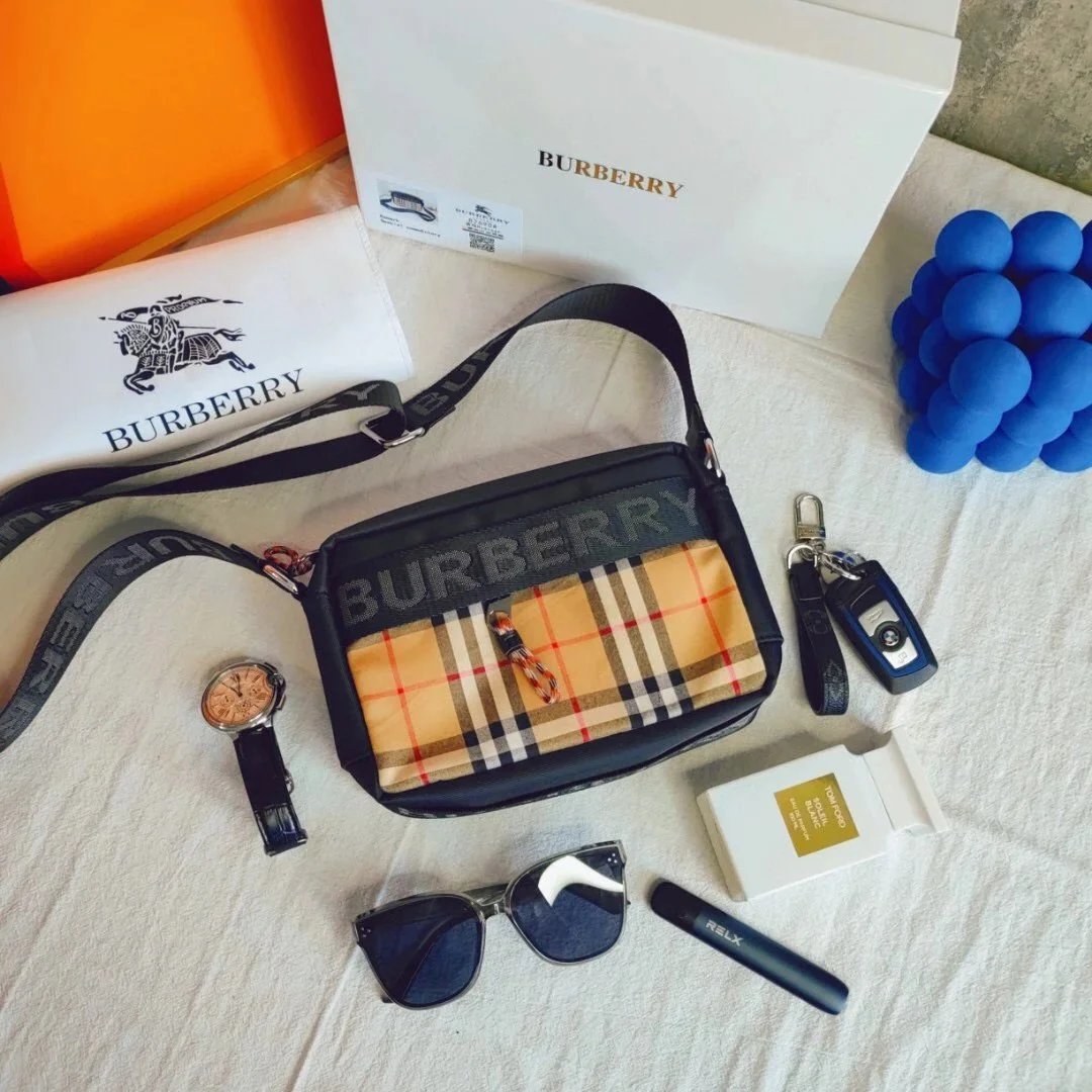 Sac bandoulière Burberry à panneau écossais et sangle logo