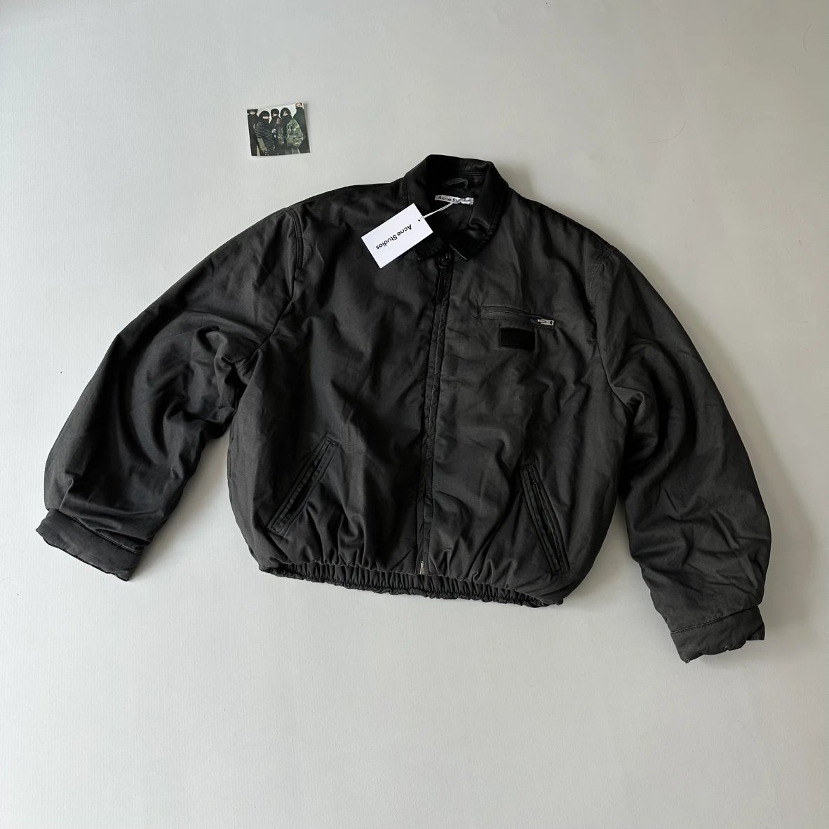 Bomberová bunda Acne Studios se zipem a stojacím límcem