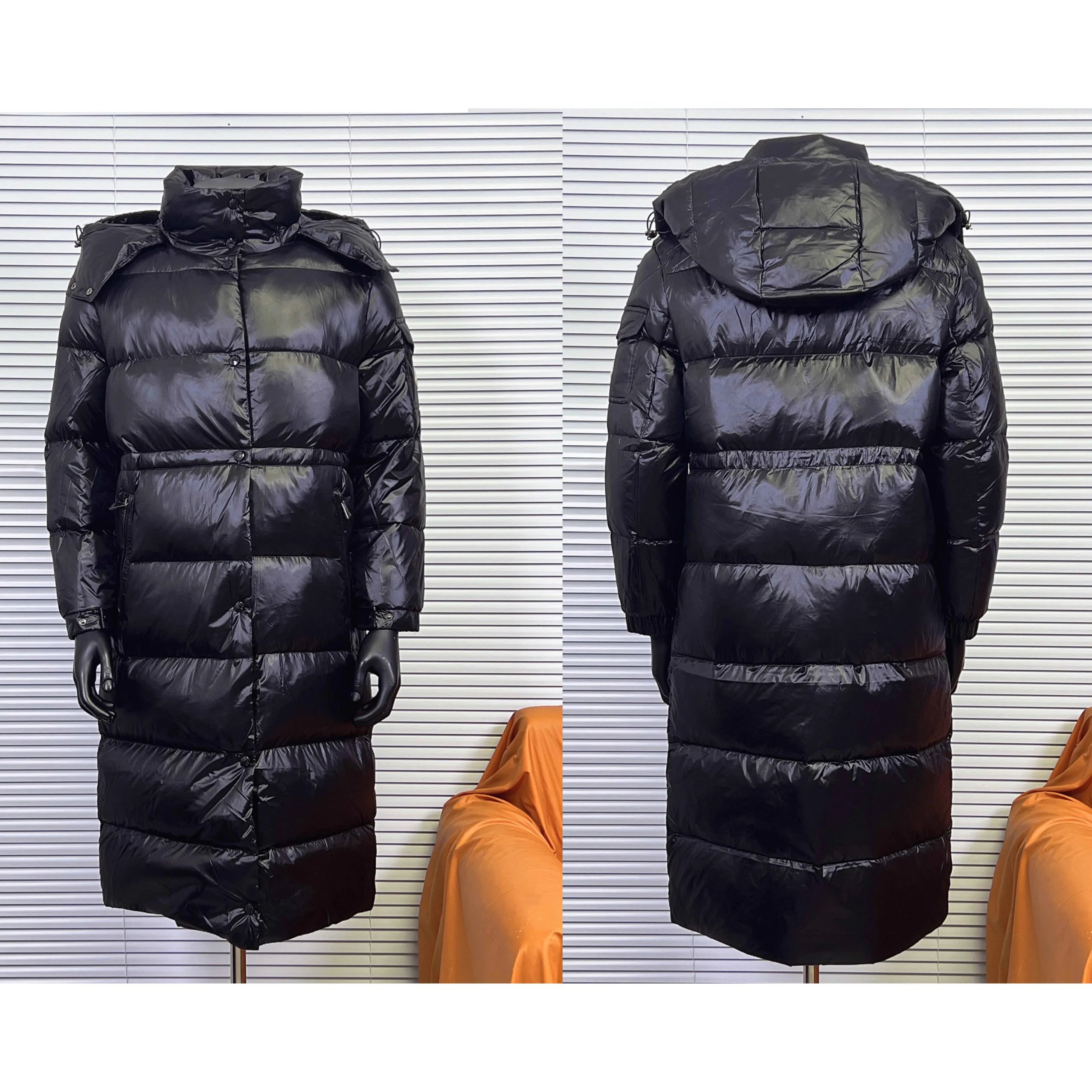 Casaco longo Moncler preto brilhante com matelassê
