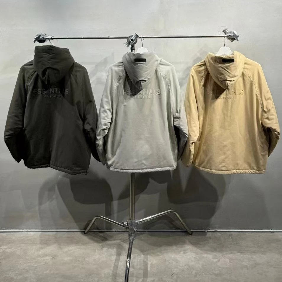 Bunda Fear of God Essentials — Kapuce · Zapínání na zip