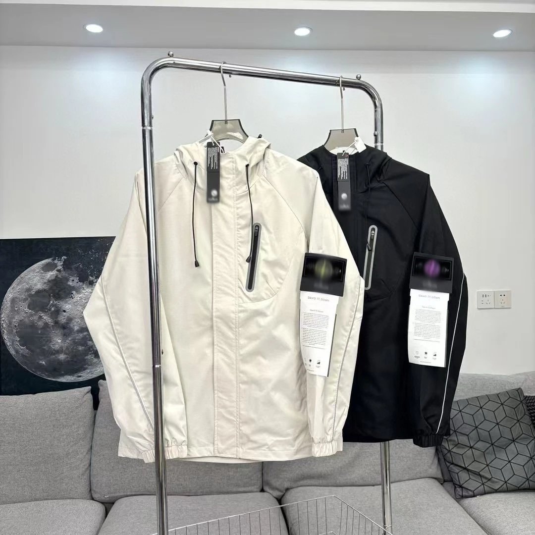 Bunda Stone Island — Kapuce · Zapínání na zip