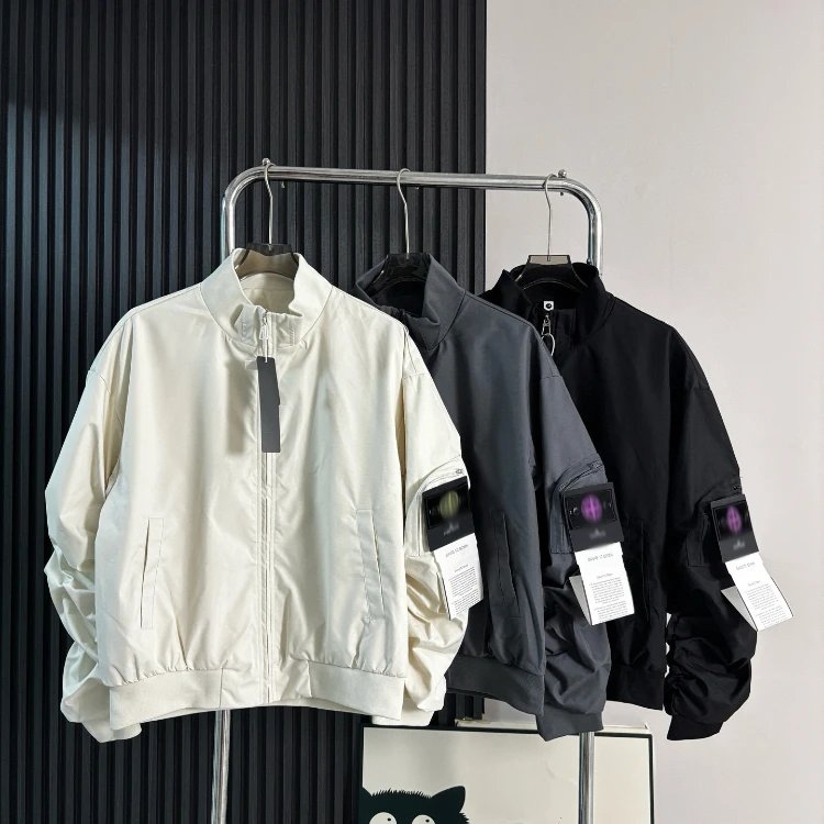 Bunda Stone Island — stojáček · Zapínání na zip