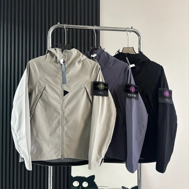 Bunda Stone Island — stojáček · Zapínání na zip