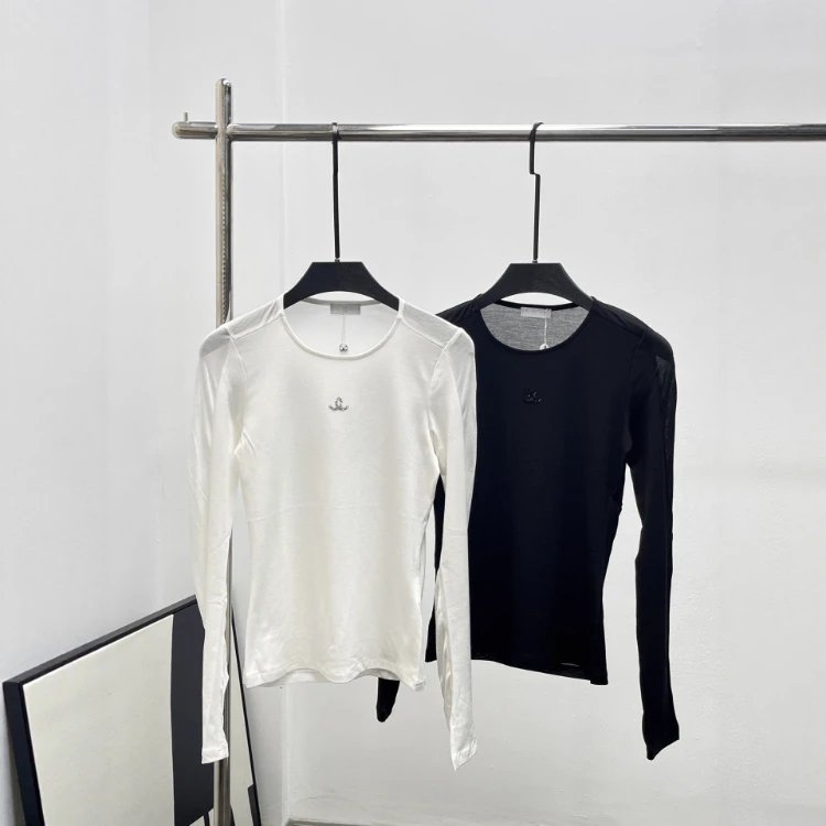 Cardigan Chanel — Girocollo · Chiusura con bottoni
